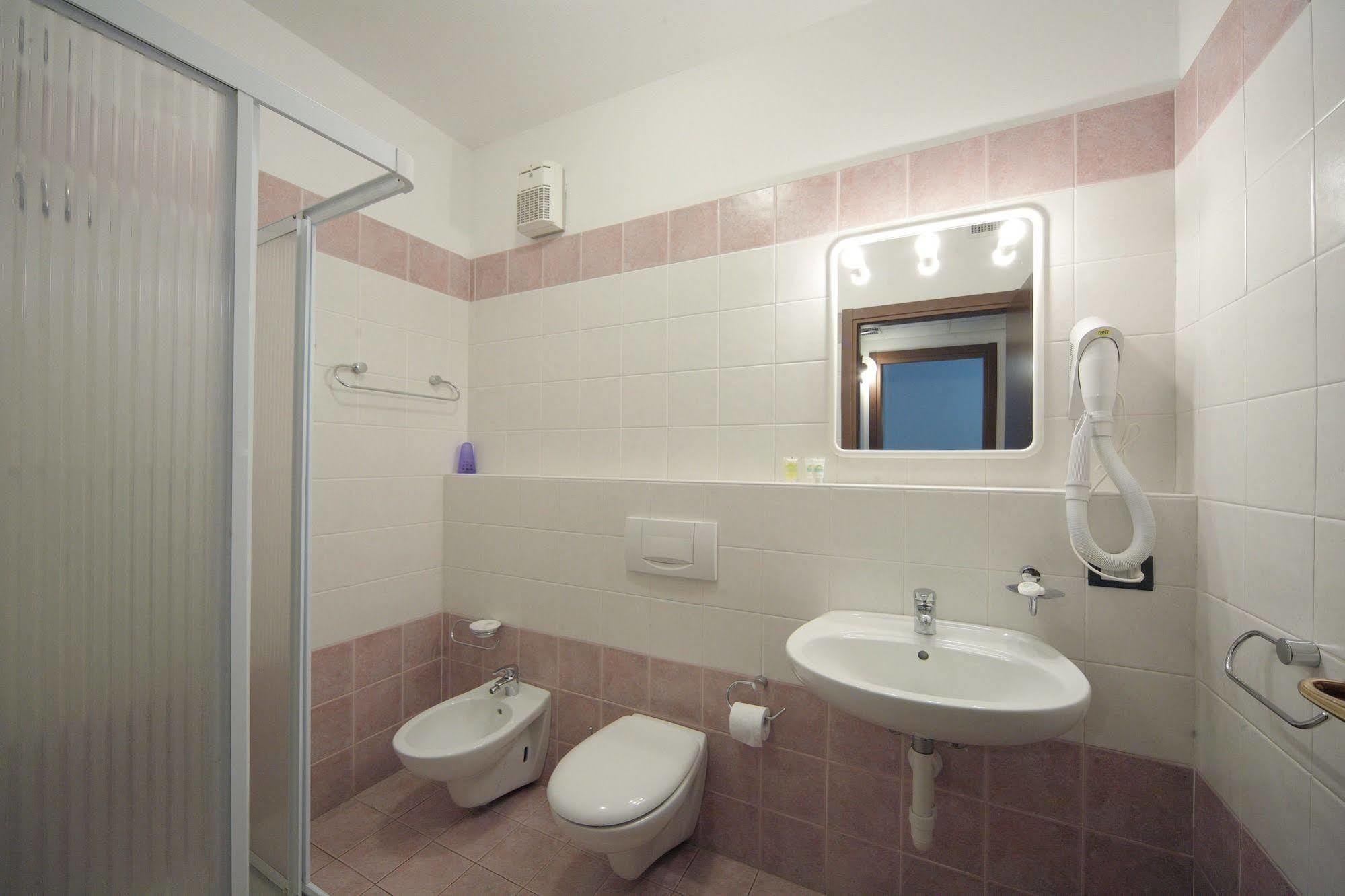 ורבאניה Residence Isolino מראה חיצוני תמונה